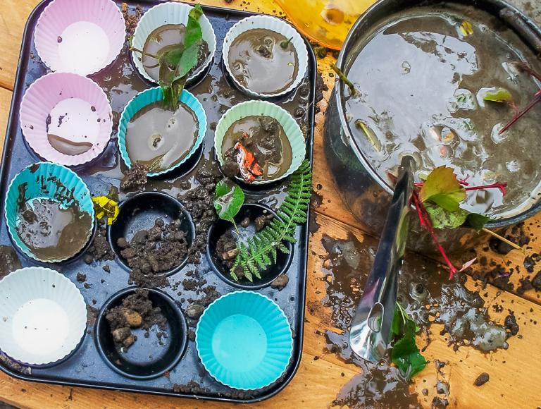 Eyfs store mud kitchen